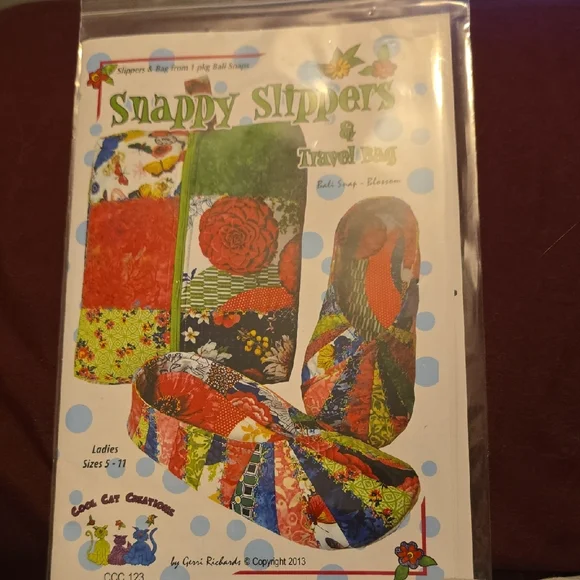 Snappy Slippers and Travel Bag Pattern - Picture 1 of 2